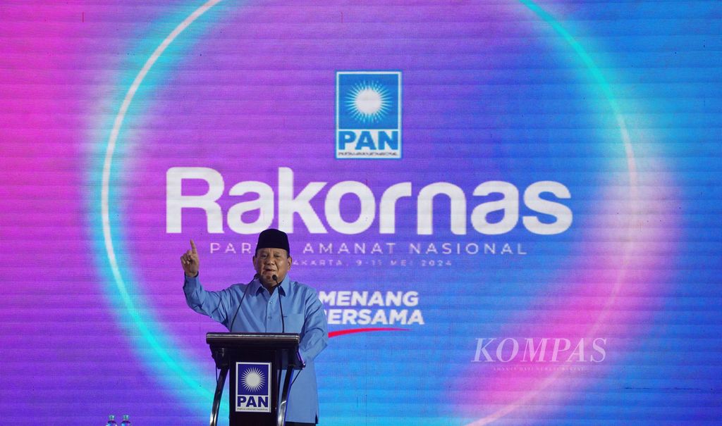 Calon presiden terpilih RI, Prabowo Subianto, menyampaikan pidato dalam pembukaan Rapat Koordinasi Nasional Partai Amanat Nasional di Hotel JS Luwansa, Kuningan, Jakarta, Kamis (9/5/2024) malam. 