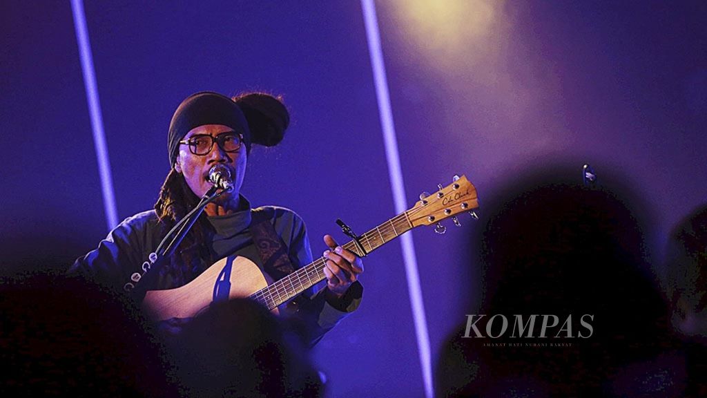 Konser grup Dialog Dini Hari di Rossi Musik, Jakarta, Kamis (22/8/2019).