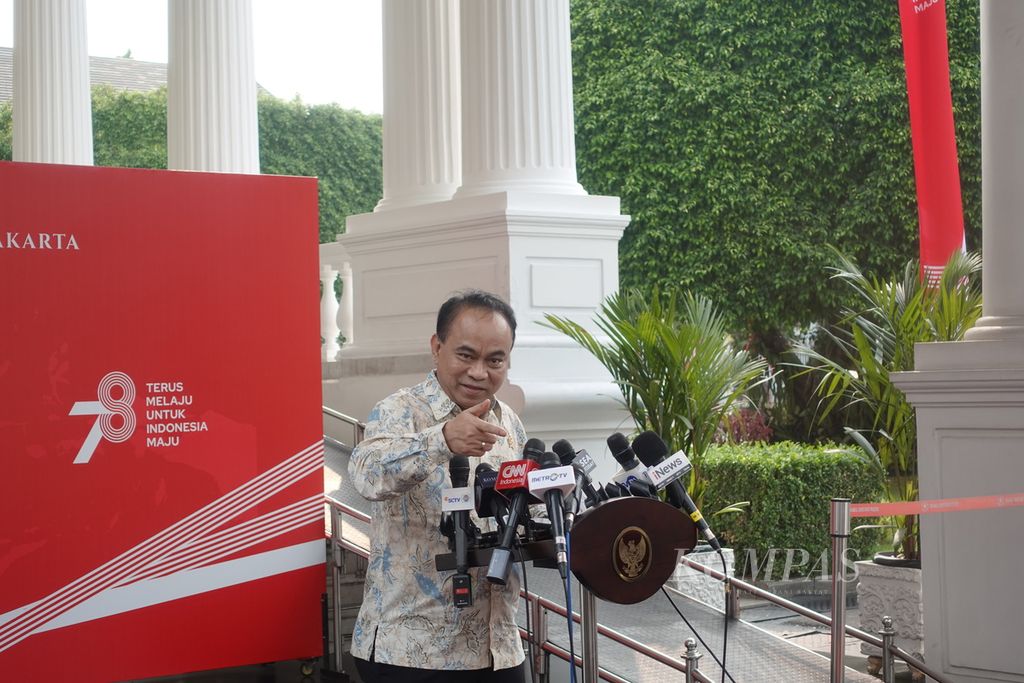 Menteri Komunikasi dan Informatika Budi Arie Setiadi memberikan keterangan pers di Kompleks Istana Kepresidenan, Jakarta, Selasa (25/7/2023).