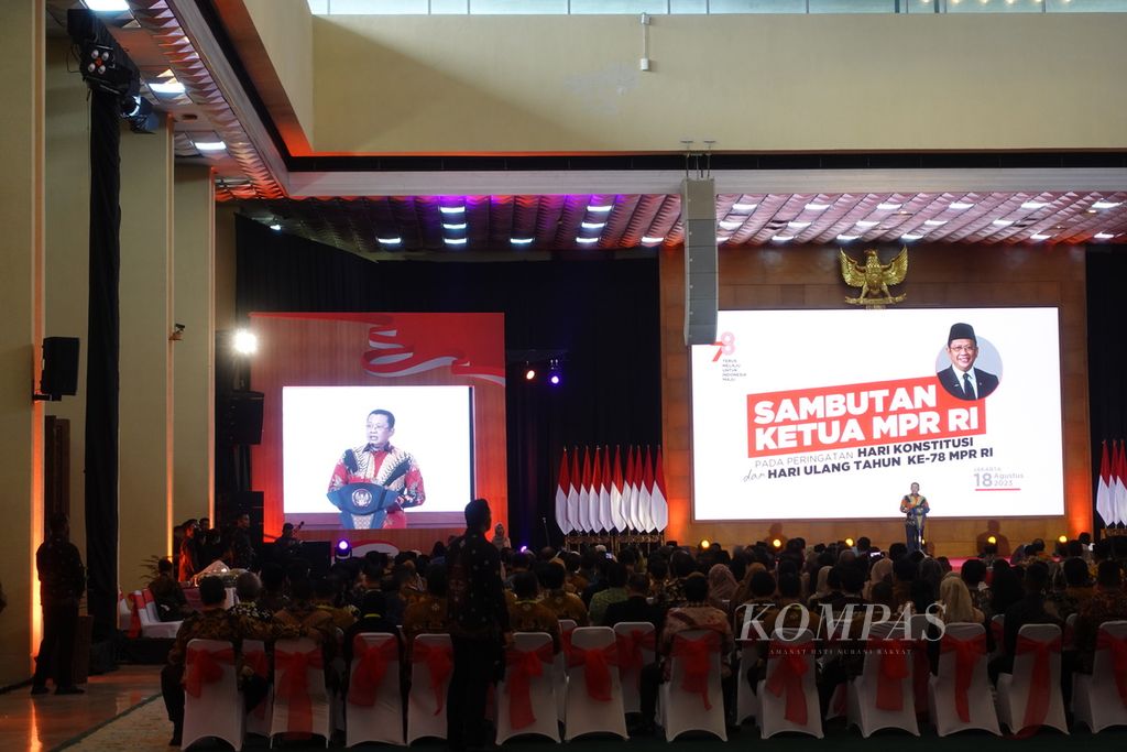 Ketua MPR Bambang Soesatyo memberikan sambutan pada peringatan Hari Konstitusi dan Hari Ulang Tahun Ke-78 MPR di Gedung Nusantara IV, Senayan, Jakarta, Jumat (18/8/2023).