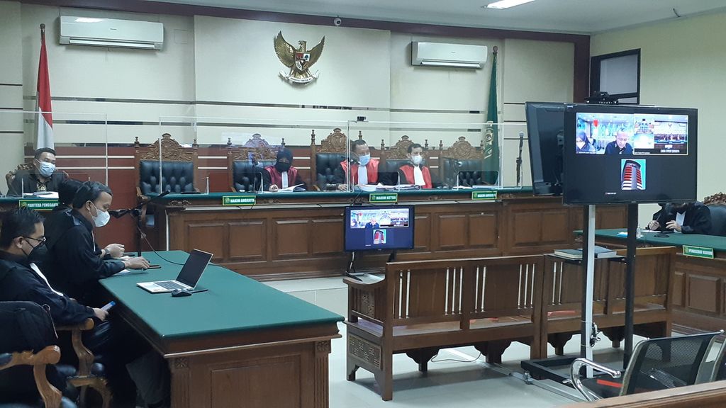 Sidang kasus korupsi dengan terpidana Bupati Probolinggo Puput Tantriana Sari (39) dan suaminya, Hasan Aminudin (59), yang juga anggota DPR.
