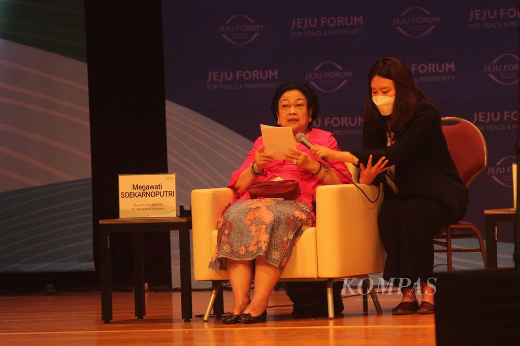 Presiden ke-5 RI Megawati Soekarnoputri saat menjadi pembicara kunci di Jeju Forum ke-17, di Jeju, Korea Selatan, Kamis (15/9/2022). Selain Megawati, mantan Sekjen PBB Ban Ki-moon dan Gubernur Maryland, Amerika Serikat, Larry Hogan, juga hadir dan menjadi pembicara kunci.