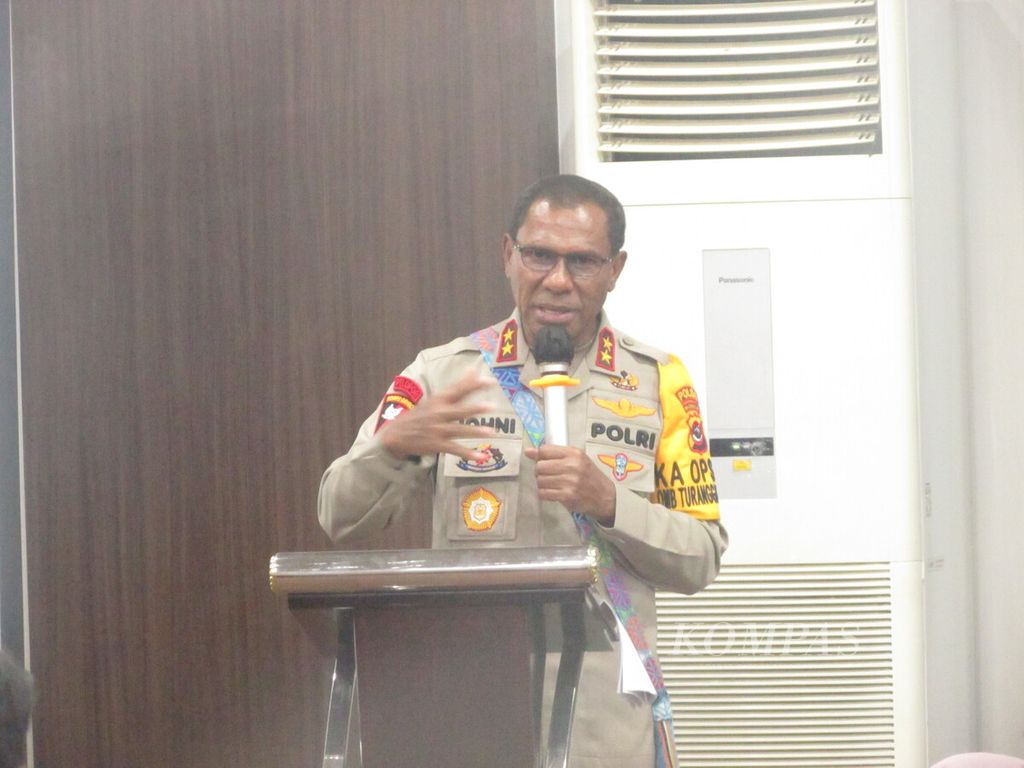 Kepala Polda Nusa Tenggara Timur Inspektur Jenderal Johanis Asadoma berbicara dalam Musyawarah Daerah Komite Nasional Pemuda Indonesia NTT di Kupang, Sabtu (2/12/2023). Ia mengajak kaum muda NTT yang bergabung dalam KNPI menjaga keamanan dan ketertiban bersama aparat keamanan pada Pemilu 2024.