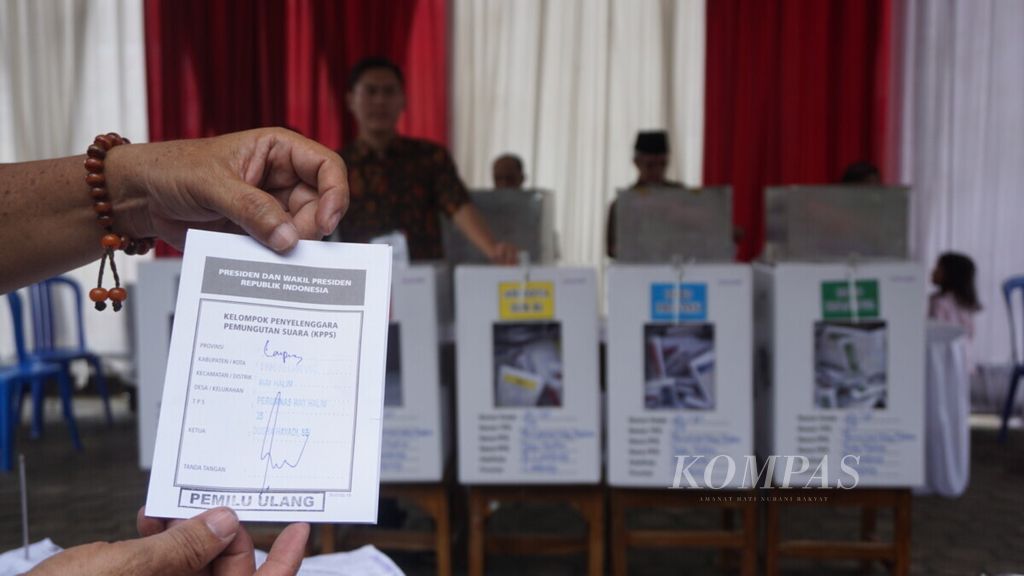 Pemungutan suara ulang di TPS 25 Perumnas Way Halim, Kecamatan Way Halim, Bandar Lampung, Rabu (24/3/2019). Pemungutan suara ulang dilakukan karena pengawas pemilu menemukan pelanggaran pidana pada pemilu 17 April lalu.