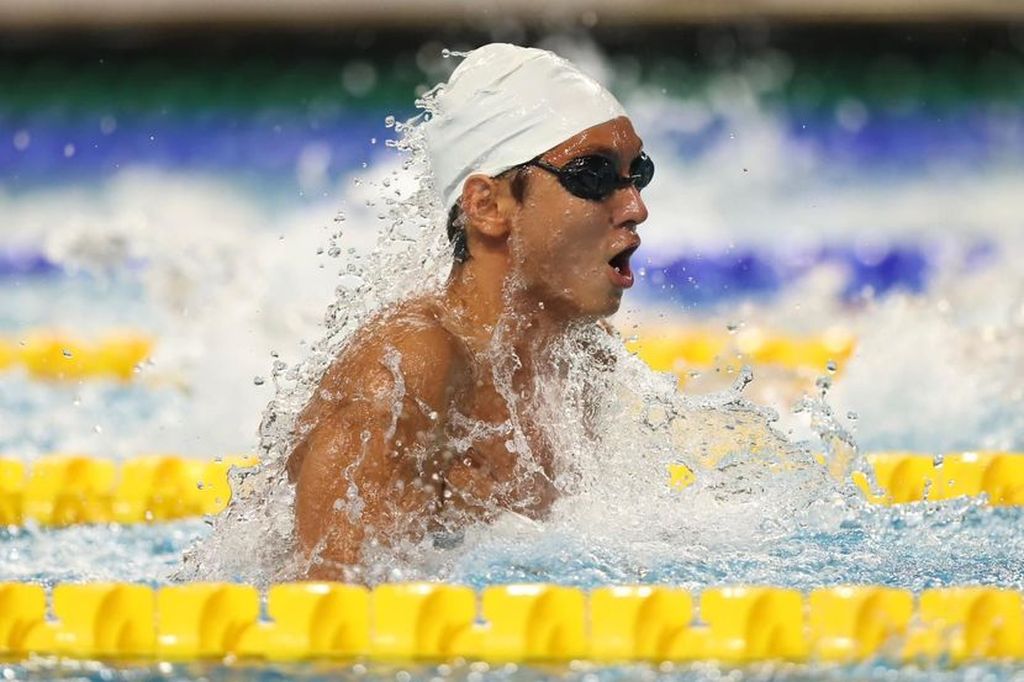 Perenang belia Indonesia, Felix Viktor Iberle (18), merebut medali emas nomor 50 meter gaya dada putra di Kejuaraan Dunia Yunior 2023 di Netanya, Israel, Sabtu (9/9/2023).