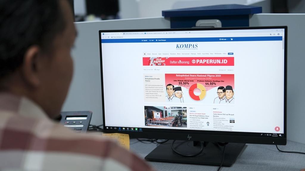 Tampilan laman Kompas.id yang dibuka salah satu warga di Jakarta, Rabu (22/5/2019). Di tengah gempuran media sosial, media arus utama saat ini masih menjadi acuan informasi bagi warga.