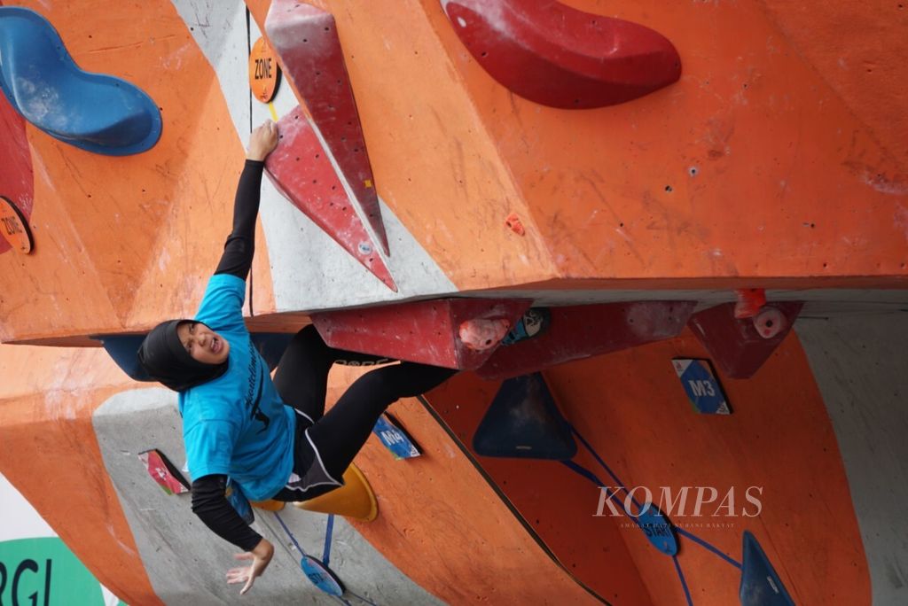 Ratu panjat tebing <i>speed </i>Indonesia, Aries Susanti Rahayu, mampu menaklukkan keempat jalur <i>boulder </i>di Kejurnas Panjat Tebing 2018 pada 30 November 2018, di Solo, Jawa Tengah, meski sudah lama tidak berlatih <i>boulder</i>. Kegigihan Aries dan kemampuannya melawan rasa sakit, membuahkan hasil baik untuk atlet yang memperkuat Jateng itu