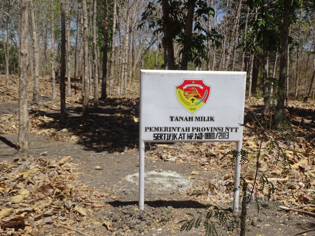 Tanat adat masyarakat Pubabu di Desa Linamnutu, Kecamatan Amanuban Selatan, Timor Tengah Selatan, Nusa Tenggara Timur, yang diklaim menjadi milik Pemprov NTT. 
