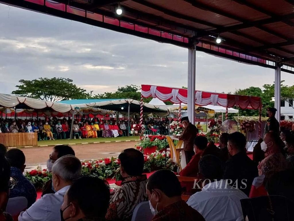 Wakil Presiden Ma’ruf Amin saat menyampaikan sambutan pada acara Perayaan Natal Bersama Masyarakat Kabupaten Biak Numfor di Lapangan Cendrawasih, Jalan Sisingamangaraja, Mandala, Kabupaten Biak Numfor, Papua, Kamis (1/12/2022).