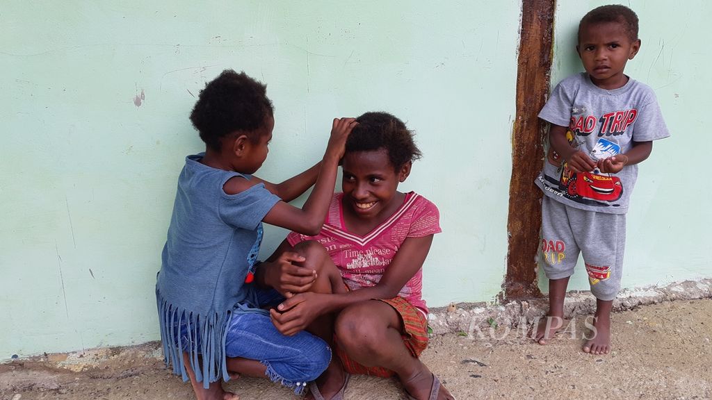 Anak-anak di pedalaman Kabupaten Teluk Bintuni, Papua Barat, pada Rabu (28/8/2019). 