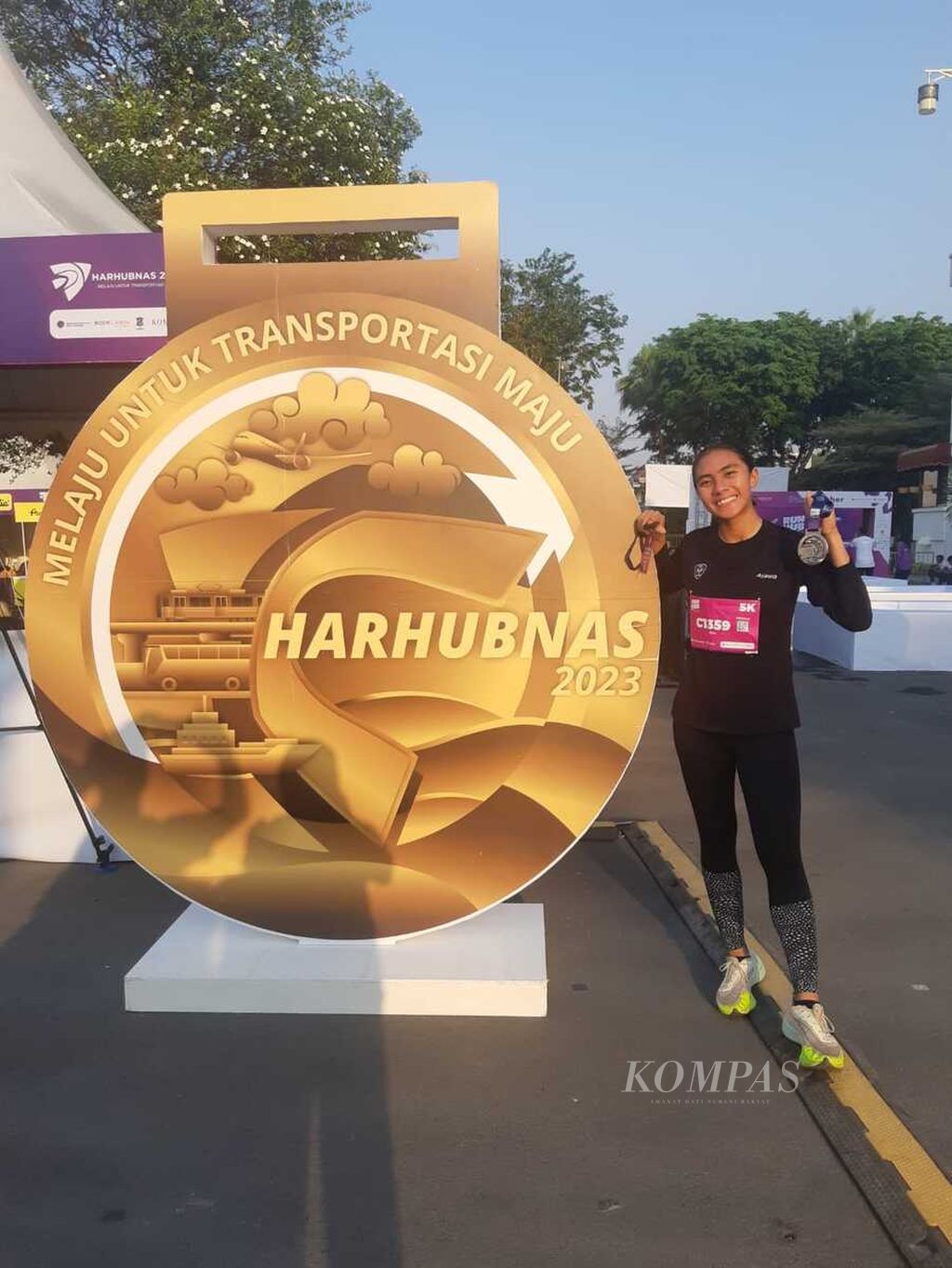 Vera Febrianti, pelari tercepat RUNHUB Surabaya Kategori Female Open 5K. Foto diambil pada Minggu (8/10/2023) seusai kompetisi RUNHUB.