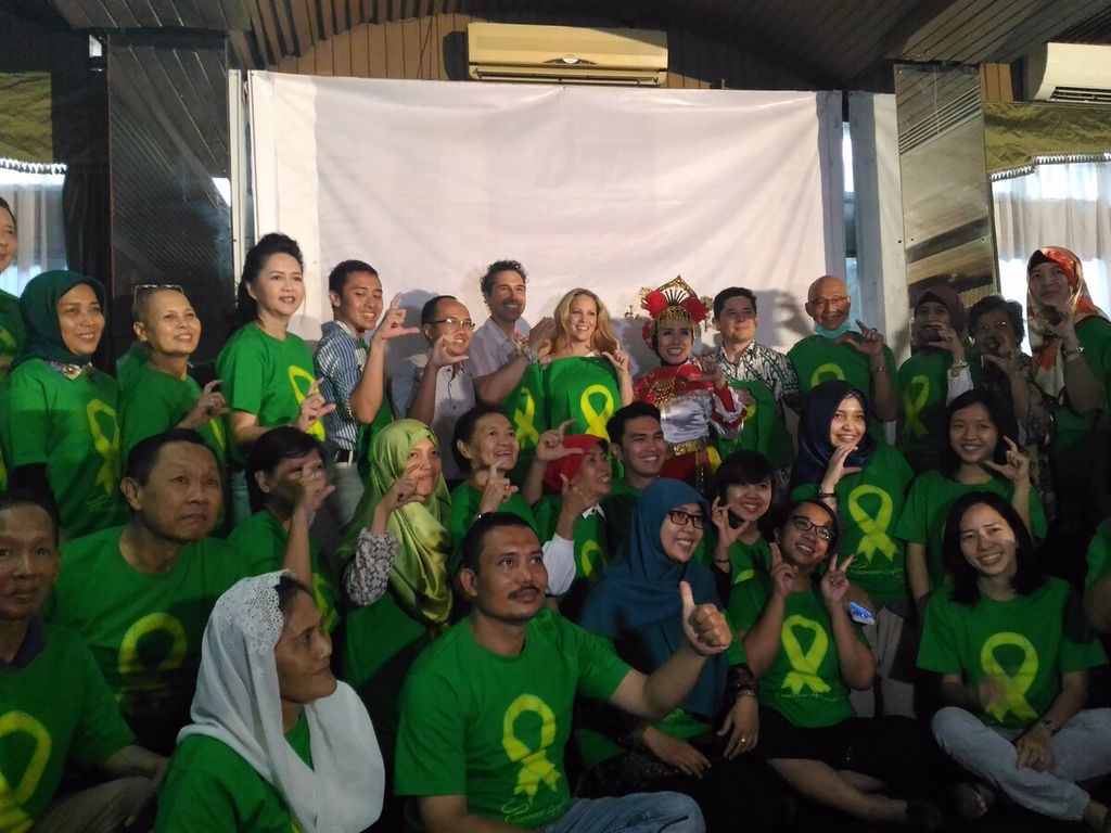 Cancer Information and Support Center (CISC) mengadakan Support Group Discussion dengan tema “Berbagi Pengalaman dan Inspirasi Relawan Kanker bersama Ethan Zohn”, di Jakarta, Rabu (11/10). Diskusi ini membahas tentang terapi sel punca yang dijalan Ethan dalam mengatasi kanker limfoma yang dideritanya.