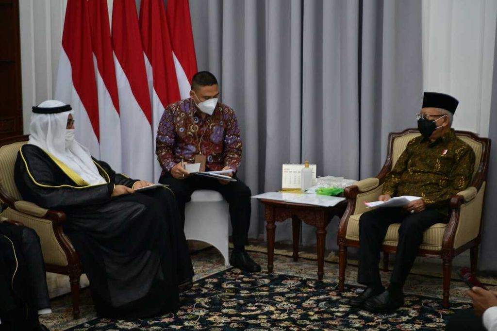 Wakil Presiden Ma’ruf Amin menerima Sekretaris Jenderal Forum Promosi Perdamaian Abu Dhabi Al-Mahfouz bin Bayyah di Kediaman Resmi Wapres, Jalan Diponegoro Nomor 2, Jakarta Pusat, Jumat (29/7/2022). 
