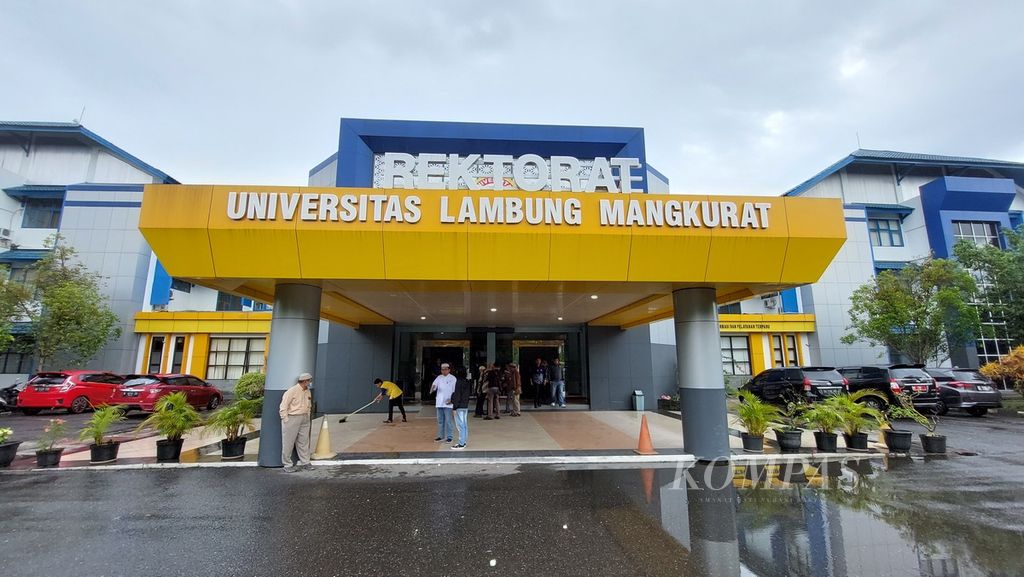 Suasana Gedung Rektorat Universitas Lambung Mangkurat (ULM) di Banjarmasin, Kalimantan Selatan, Jumat (2/2/2024).