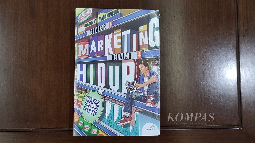 Tampak Buku <i>Belajar Marketing Belajar Hidup</i> karya Henry Manampiring. Dalam buku itu, Henry membahas konsep-konsep <i>marketing</i> dengan bahasa yang kasual, mudah dimengerti, dan aplikatif. 