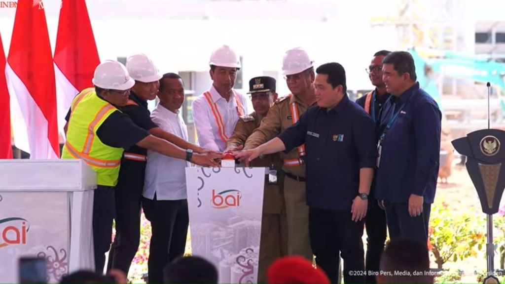 Presiden Joko Widodo meresmikan <i>smelter grade alumina refinery </i>(SGAR) PT Borneo Alumina Indonesia di Kabupaten Mempawah, Kalimantan Barat, Selasa (24/9/2024).