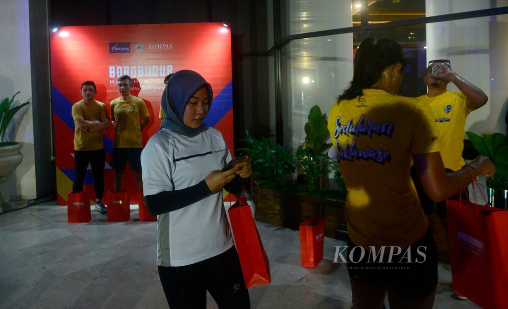 Perwakilan dari komunitas lari hadir saat peluncuran kembali penyelenggaraan Borobudur Marathon 2022 di Kantor Bank Jateng, Kota Semarang, Jawa Tengah, Minggu (22/5/2022).