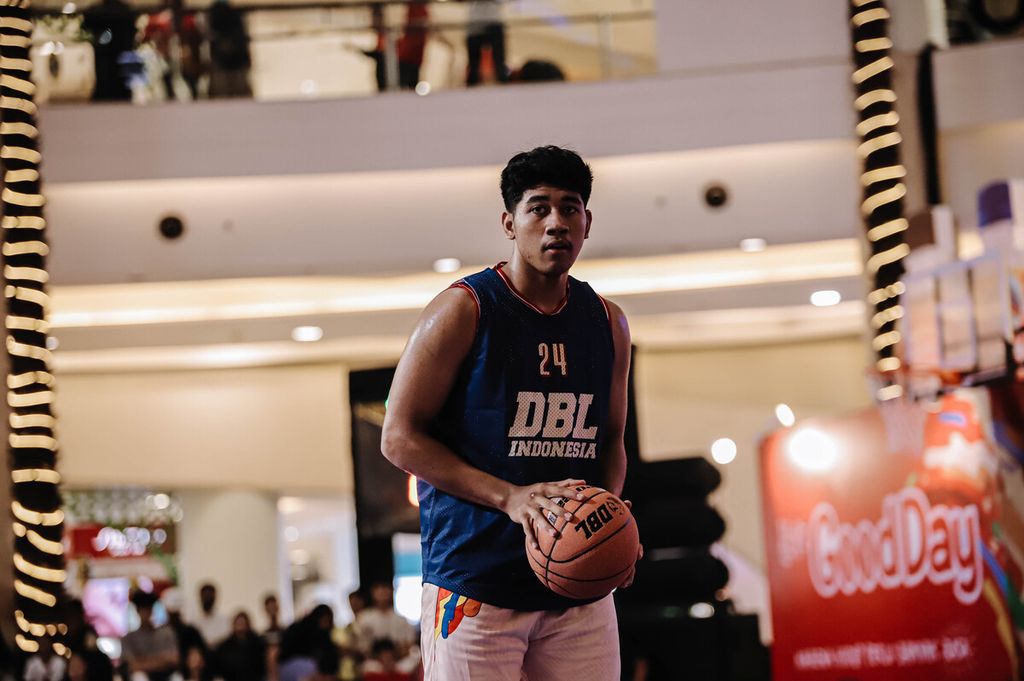 Halmaheranno Aprianto dari SMK Santo Mikael Surakarta terpilih menjadi anggota Kopi Good Day DBL Indonesia All-Star 2024.