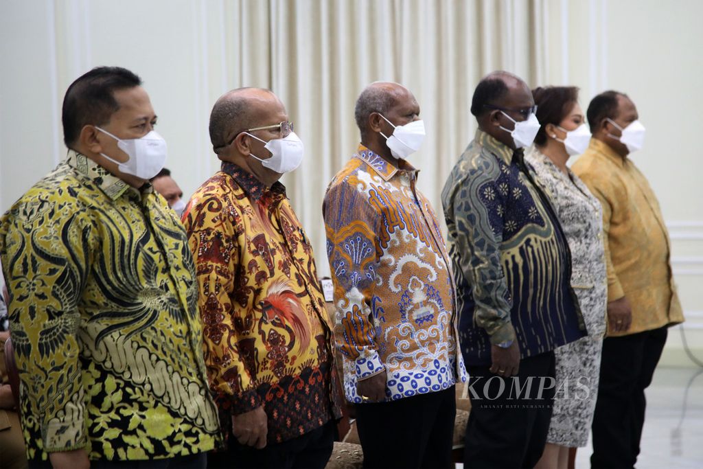 Sebanyak enam perwakilan dari setiap provinsi di Papua dikukuhkan menjadi anggota Badan Pengarah Percepatan Pembangunan Otonomi Khusus Papua (BP3OKP) di Istana Wakil Presiden, Jakarta, Senin (29/5/2023). 