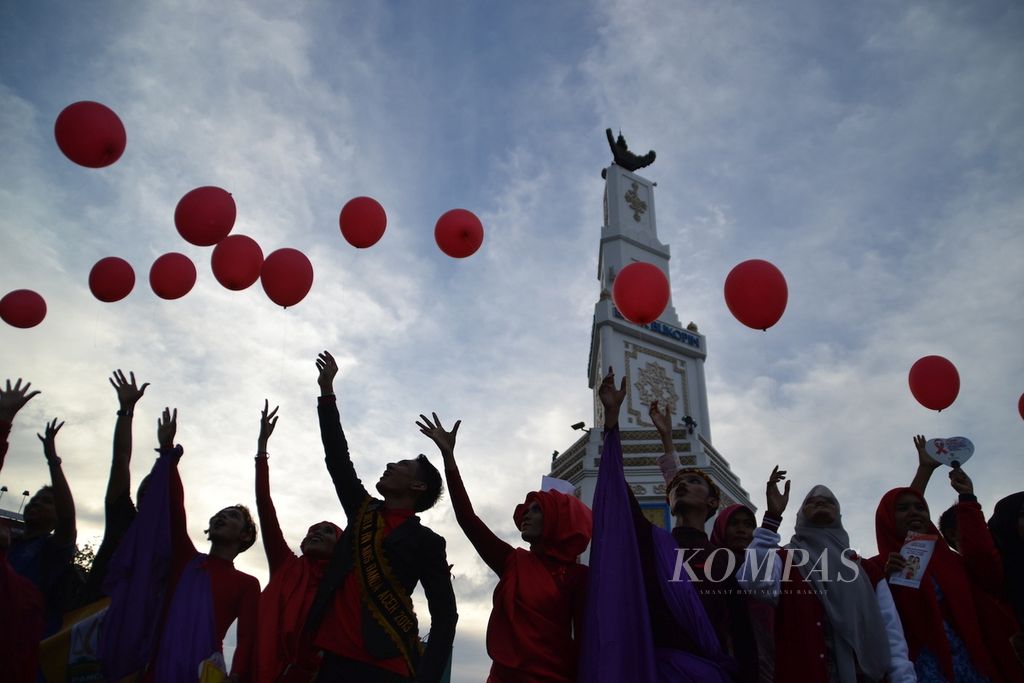 Ilustrasi. Pelepasan balon yang dilakukan sejumlah mahasiswa dan dosen dari Fakultas Kedokteran Universitas Syiah Kuala, Aceh, Senin (1/12/2014).