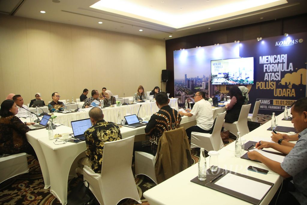 Diskusi Kelompok Terarah (FGD) dengan tema Mencari Formula Atasi Polusi Udara digelar harian <i>Kompas</i> di Jakarta, Kamis (11/1/2024). FGD ini menghadirkan nara sumber dari para pemangku kebijakan dan lembaga yang peduli pada isu polusi udara.