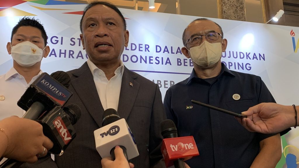 Dari kiri ke kanan, Raja Sapta Oktohari (Ketua Komite Olahraga Indonesia), Zainudin Amali (Menteri Pemuda Olahraga), Gatot S Dewa Broto (Ketua Umum IADO) saat seminar antidoping di Jakarta, Rabu (30/11/2022).