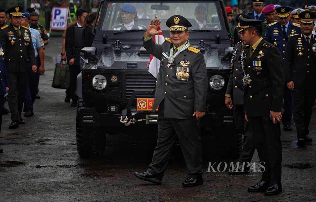 Menteri Pertahanan Prabowo Subianto setelah memperoleh pangkat jenderal kehormatan dari Presiden Joko Widodo pada acara Rapat Pimpinan TNI-Polri di Mabes TNI, Cilangkap, Jakarta Timur, Rabu (28/2/2024). 