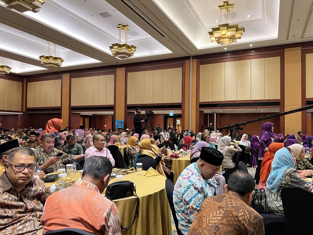 Ratusan peserta berkumpul dalam acara halalbihalal Ikatan Cendekiawan Muslim Se-Indonesia (ICMI) di Jakarta Pusat, Jumat (12/5/2023) malam.