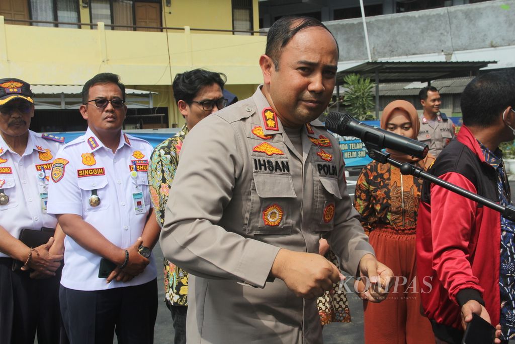 Kepala Polres Bantul Ajun Komisaris Besar Ihsan memberi keterangan terkait ujian praktik SIM dengan konsep baru, Senin (26/6/2023), di Markas Kepolisian Resor Bantul, Daerah Istimewa Yogyakarta. 