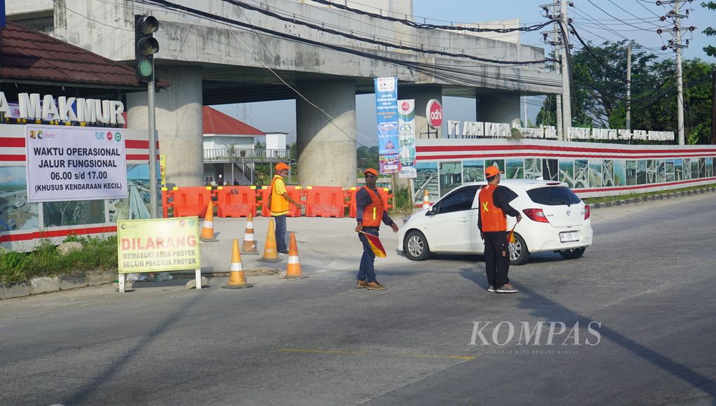 Kendaraan yang akan memasuki jalan tol fungsional Solo-Yogyakarta di Kabupaten Boyolali, Jawa Tengah, Sabtu (15/4/2023). 