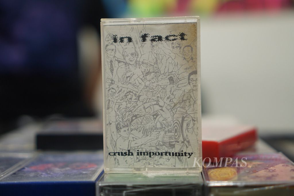 The release of a cassette by one of the local heavy metal music groups in Balikpapan, In Fact, was sold at the Record Store Day East Borneo 2024 event in the city of Balikpapan, East Kalimantan, on Saturday (28/4/2024).
