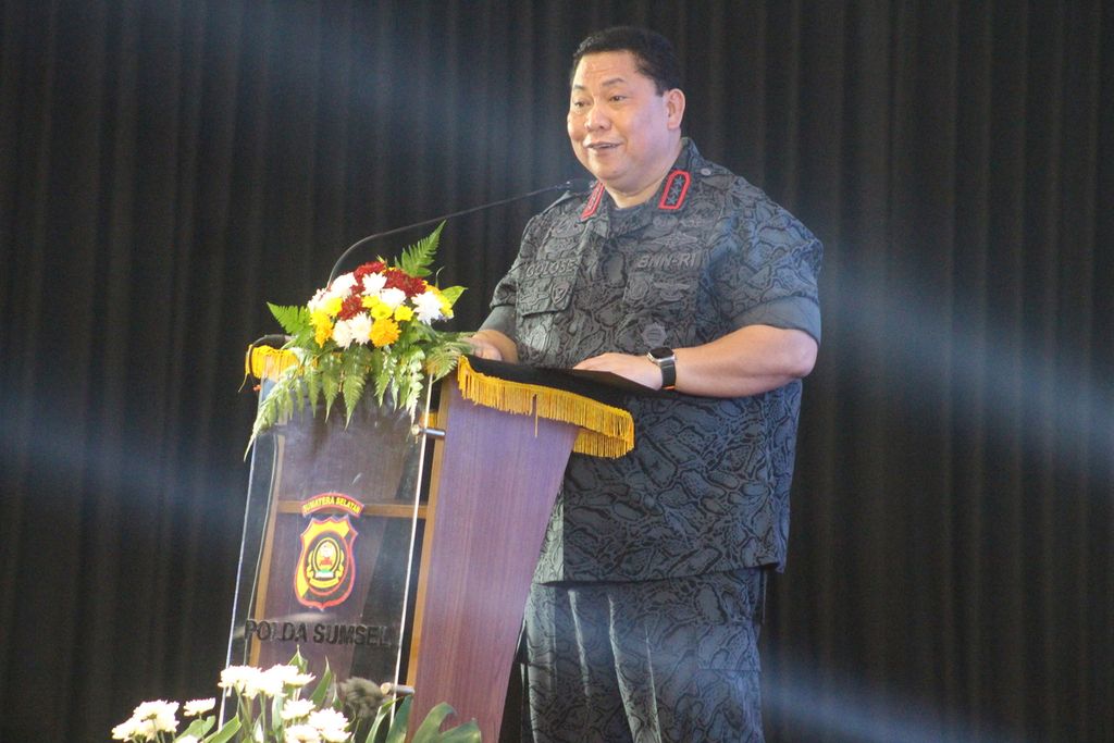 Kepala Badan Narkotika Nasional Komisaris Jenderal Petrus Reinhard Golose saat menghadiri diskusi publik bertajuk War On Drugs di Palembang, Sumatera Selatan, Rabu (1/3/2023).