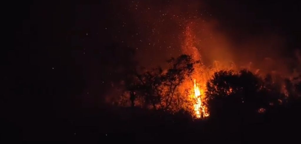 Kebakaran di wilayah Amfoang Kabupaten Kupang, Rabu (16/6/2021). Tahun 2020 kebakaran serupa terjadi di lokasi ini.