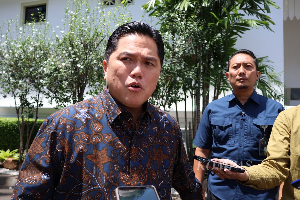 Menteri BUMN Erick Thohir memberikan keterangan seusai Sidang Kabinet Paripurna di Istana Negara, Jakarta, Selasa (9/1/2024).