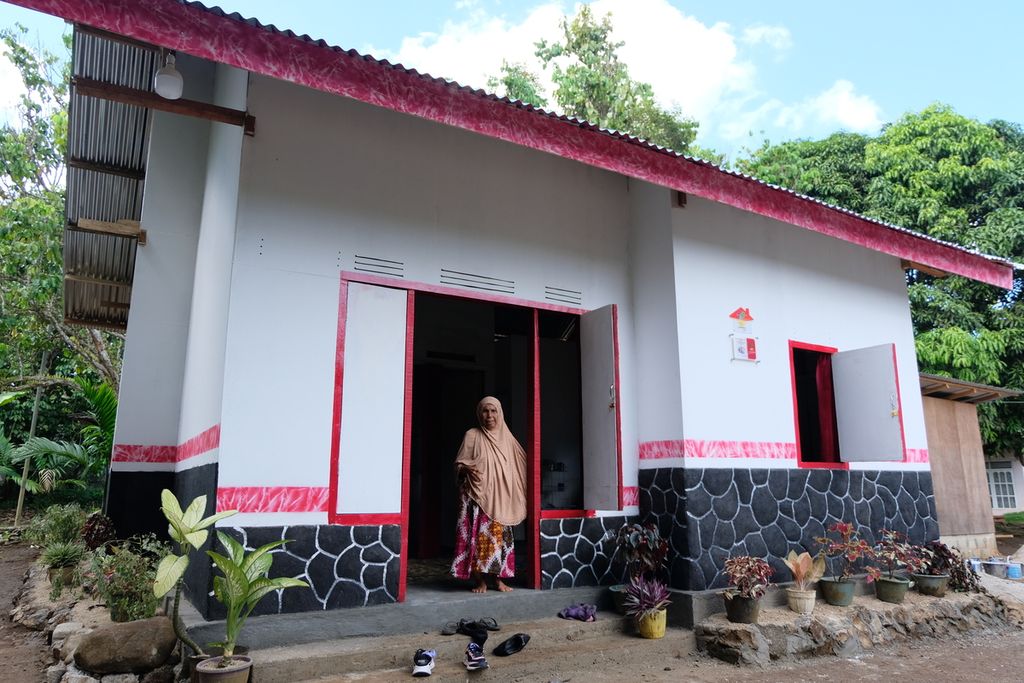 Kondisi salah satu rumah sejahtera terpadu (RST) yang diberikan Kementerian Sosial ke salah satu warga lansia di Kabupaten Dharmasraya, Sumatera Barat, Minggu (29/5/2023). RST diberikan, antara lain, ke warga lansia tunggal yang hidup dalam kemiskinan. 