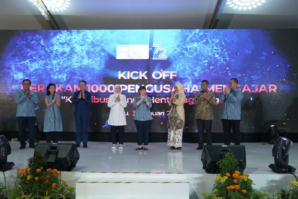 Launch of Pengusaha Mengajar (Entrepreneurs Teaching Program) to support vocational education that aligns with the world of work by the Indonesian Employers Association (Apindo) in Bekasi Regency, Thursday (2/1/2024).