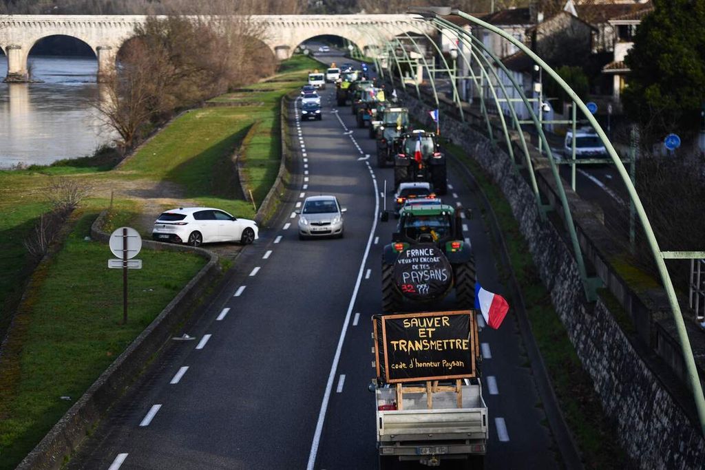 Unjuk rasa petani Perancis  di Agen pada Januari 2024.