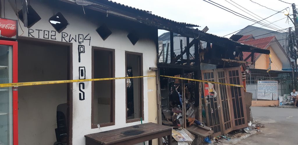 Salah satu sudut permukiman di lahan eks kebakaran di RT 002 RW 004 Kelurahan Duri Kepa, Kecamatan Kebon Jeruk, Jakarta Barat, Kamis (10/2/2022). 