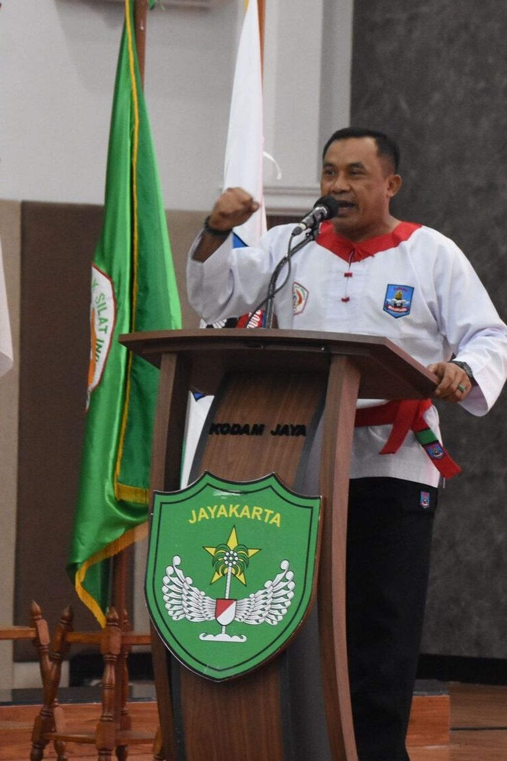 Pangdam Jaya Mayjen TNI M Hasan dikukuhkan sebagai Ketua Umum Perguruan Pencak Silat Bela Diri Tangan Kosong "Merpati Putih" di Aula Kodam Jaya, Cawang, Jakarta, 7 Juli 2023. 