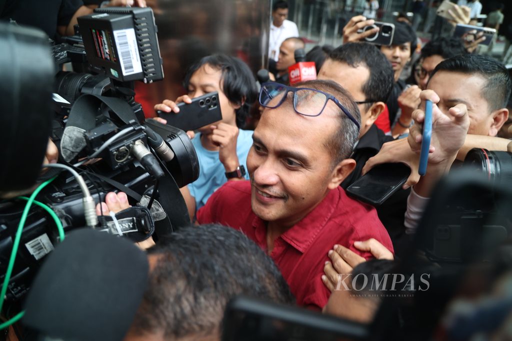Wakil Menteri Hukum dan HAM Edward OS Hiariej seusai menjalani pemeriksaan di Gedung Komisi Pemberantasan Korupsi (KPK), Jakarta, Senin (4/12/2023). 