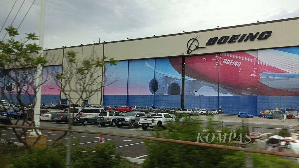 Pabrik pembuatan pesawat milik Boeing di Renton, Seattle, Amerika Serikat, Selasa (25/6/2024). Pascarentetan insiden yang menimpa pesawat-pesawat produksinya, Boeing menetapkan empat langkah baru untuk memulihkan kepercayaan publik.