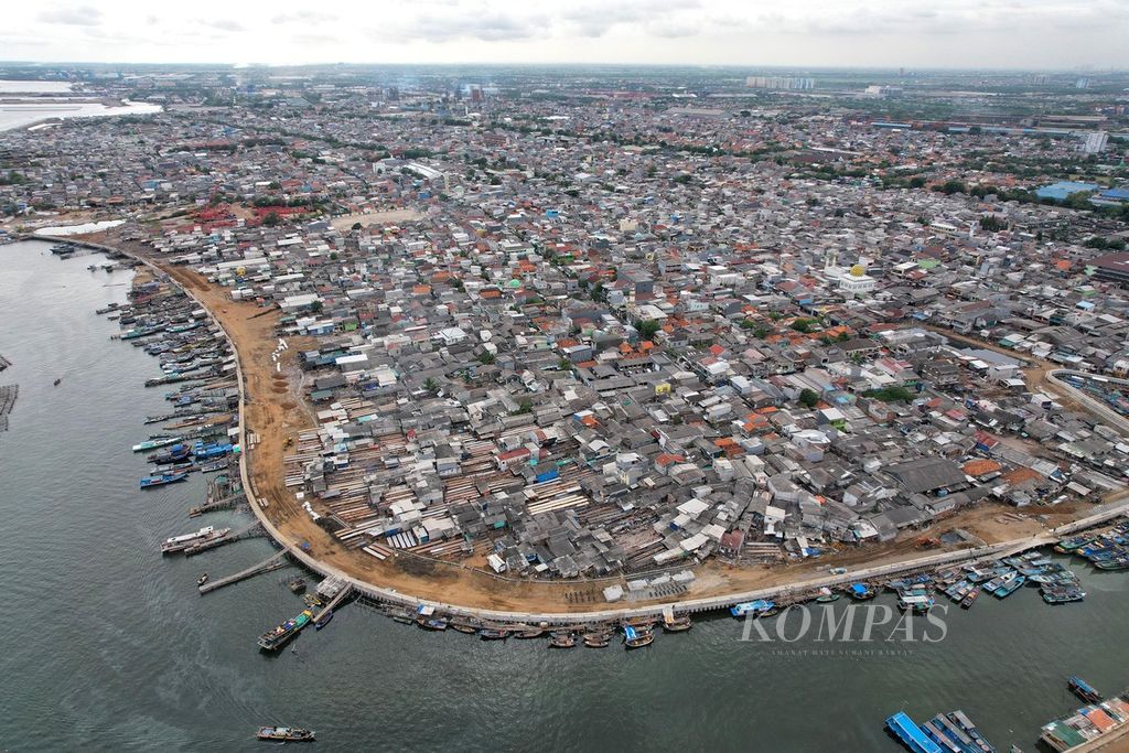 Kawasan padat penduduk di Kalibaru, Cilincing, Jakarta Utara, Kamis (10/11/2022). 