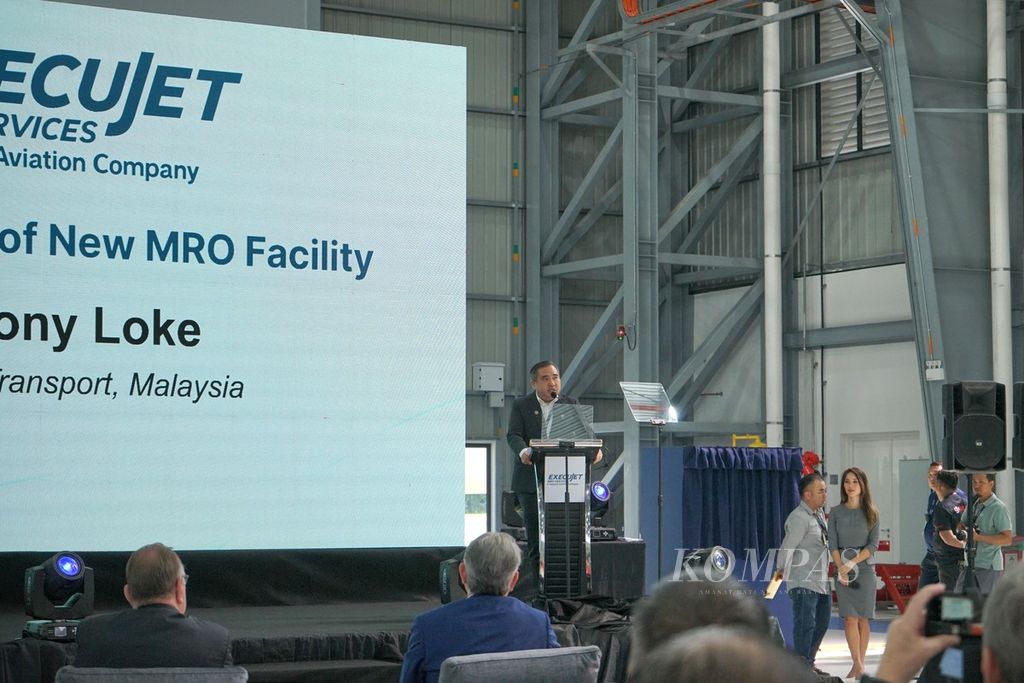 Malaysian Minister of Transportation, Anthony Loke, gave a speech at the opening ceremony of the ExecuJet MRO Services hangar facility on Thursday (2/5/2024) in the Subang Airport area, Selangor, Malaysia. The hangar facility owned by ExecuJet MRO Services is the largest business jet MRO facility in Malaysia.