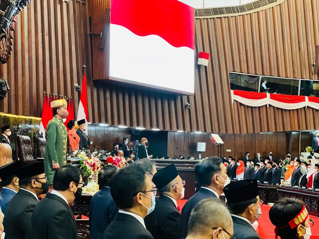 Presiden Joko Widodo didampingi Wapres Maruf Amin beserta Ibu Negara Ny Iriana Joko Widodo dan Ibu Wury Ma’ruf Amin di Gedung MPR/DPR/DPD, Senayan, dalam rangka pidato kenegaraan pada 16 Agustus 2022.