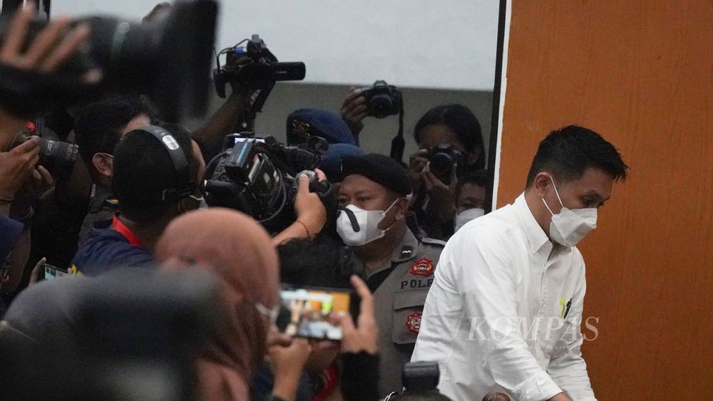 Terdakwa Kompol Chuck Putranto hadir untuk menjalani sidang terkait dengan kasus penghalangan penyidikan pembunuhan Brigadir Nofriansyah Yosua Hutabarat di Pengadilan Negeri Kelas I Jakarta Selatan, Jakarta, Rabu (19/10/2022).
