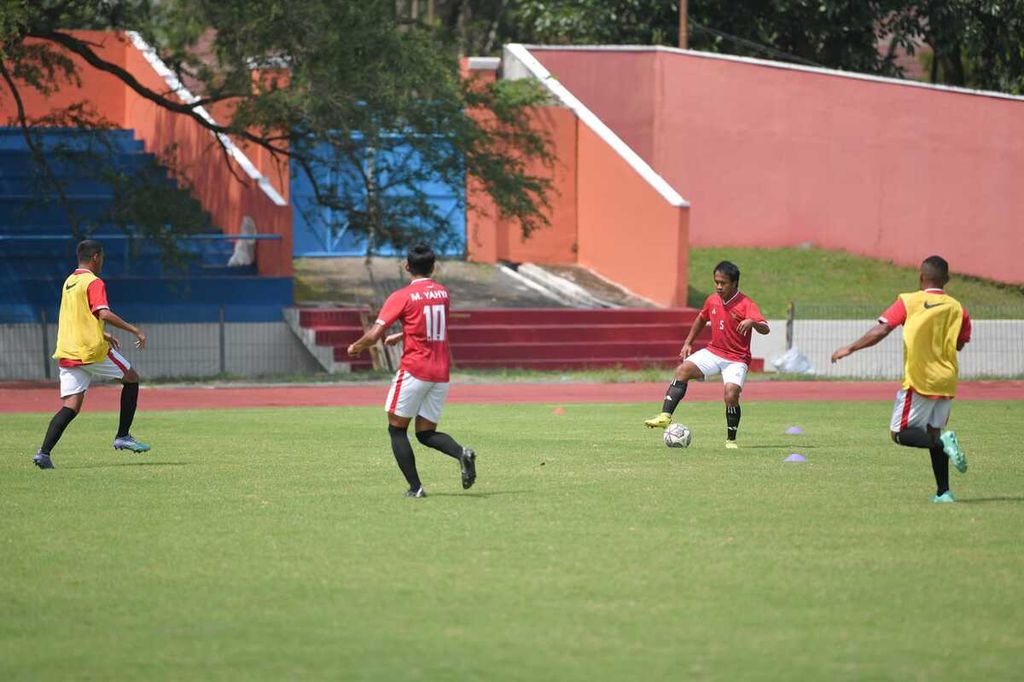 Tim sepak bola <i>cerebral palsy</i> Indonesia menggelar sesi latihan jelang pertandingan perdana di ASEAN Para Games 2022 di Kota Surakarta, Jawa Tengah, Kamis (28/7/2022). Indonesia berhasrat mempertahankan gelar juara sebagaimana di ASEAN Para Games 2017.