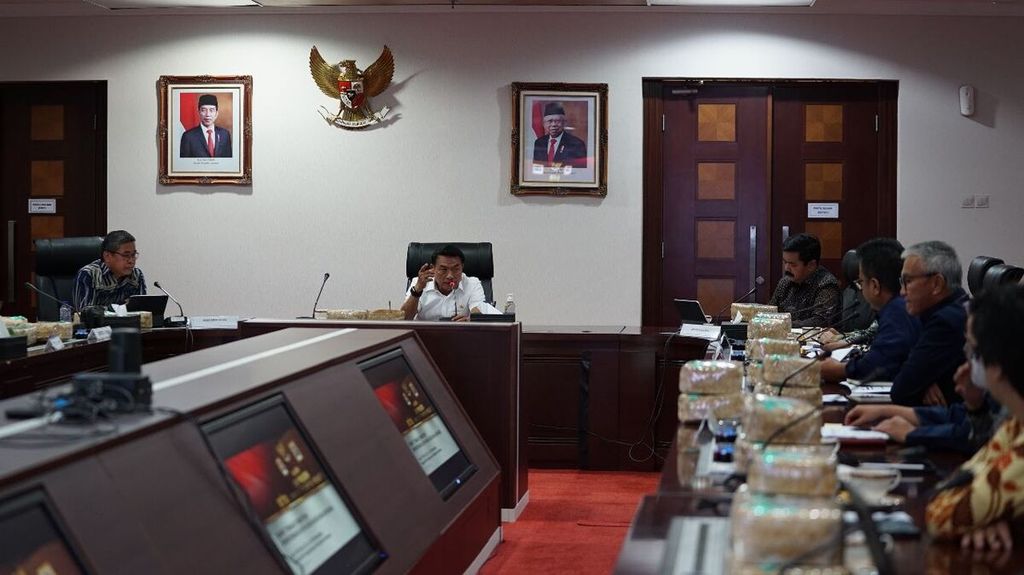 Kepala Staf Kepresidenan Moeldoko saat memimpin Rapat Tingkat Menteri Sinkronisasi Data Kasus/Aduan Agraria di Gedung Bina Graha, Kompleks Istana Kepresidenan, Jakarta, Selasa (13/6/2023).