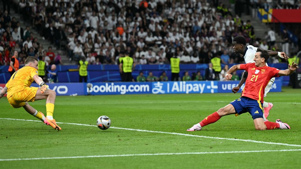 Gelandang Spanyol, Mikel Oyarzabal, berhasil membobol gawang Inggris yang dijaga Jordan Pickford pada laga final Piala Eropa 2024 di Berlin, Senin (15/7/2024) dini hari WIB. Spanyol juara setelah menang dengan skor 2-1. 