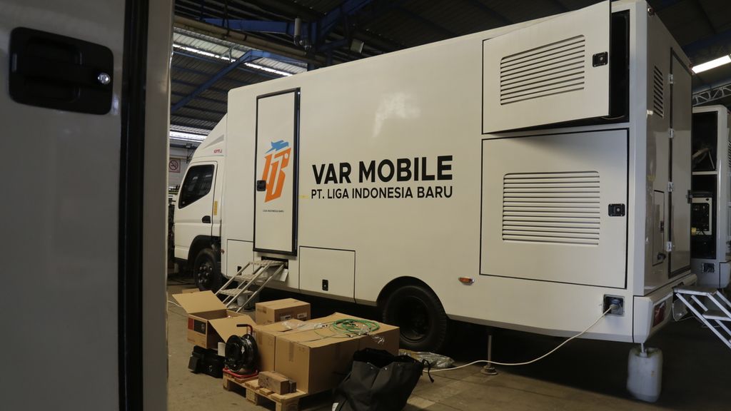 The form of one of the VAR cars that has been prepared by PT Liga Indonesia Baru for the 2023-2024 Indonesian Liga 1 <i>championship series</i>. One VAR car each will operate at the four match location stadiums.