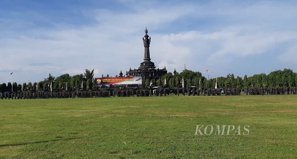 Kodam IX/Udayana menggelar upacara serah terima jabatan dan penerimaan jabatan serta tradisi laporan korps pejabat Kodam IX/Udayana di Lapangan Puputan Margarana Niti Mandala, Renon, Kota Denpasar, Kamis (16/6/2022). 
